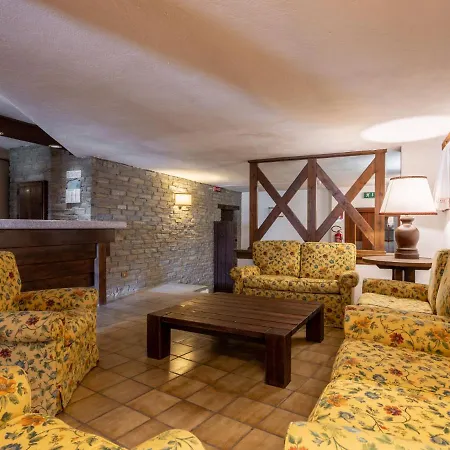 Apartment Locazione Turistica La Piazza Deluxe-1