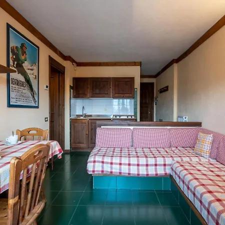 Apartment Locazione Turistica La Piazza Deluxe-1 *