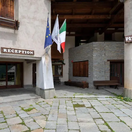 Apartment Locazione Turistica La Piazza Deluxe-1 Plagnals